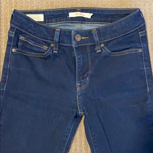 EUC Levi 711 Skinny Dark Wash Size 24 Short - Picture 3 of 7